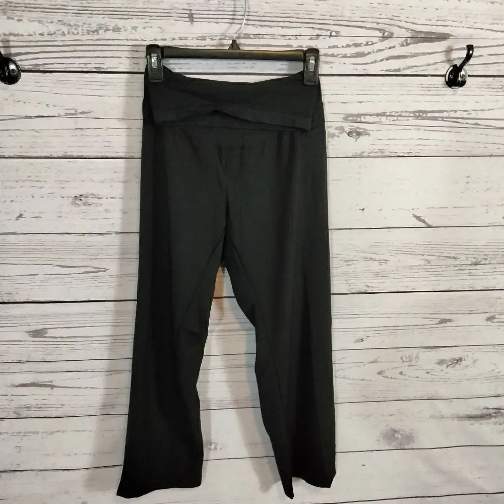 NWT: "Motherhood" woman's maternity pants 👖